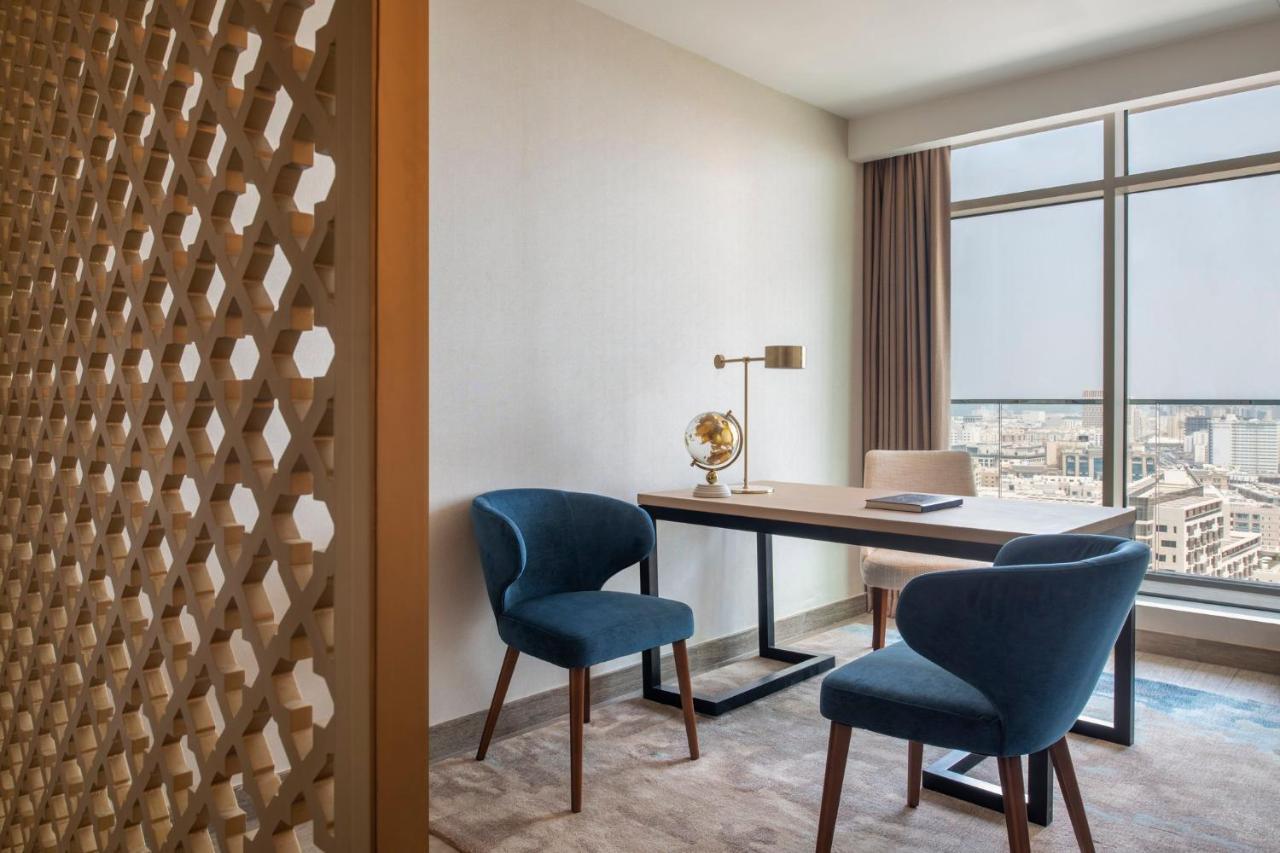 Abesq Doha Hotel And Residences, An Ihg Hotel Exterior photo A work desk in a hotel room