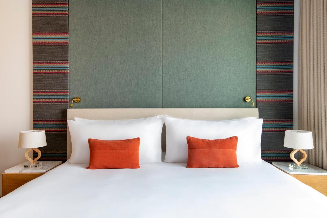 Abesq Doha Hotel And Residences, An Ihg Hotel Exterior photo A bedroom at the hotel