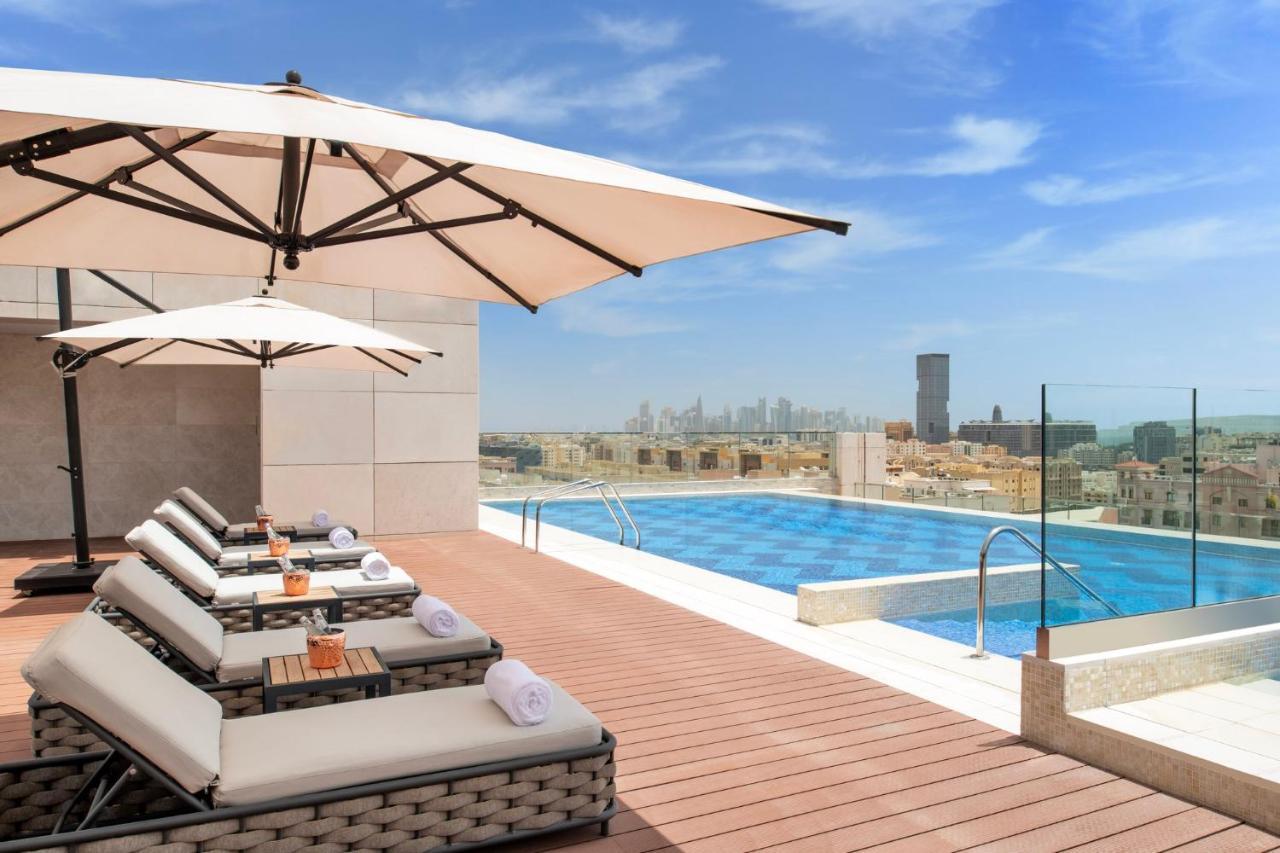Abesq Doha Hotel And Residences, An Ihg Hotel Exterior photo Rooftop pool