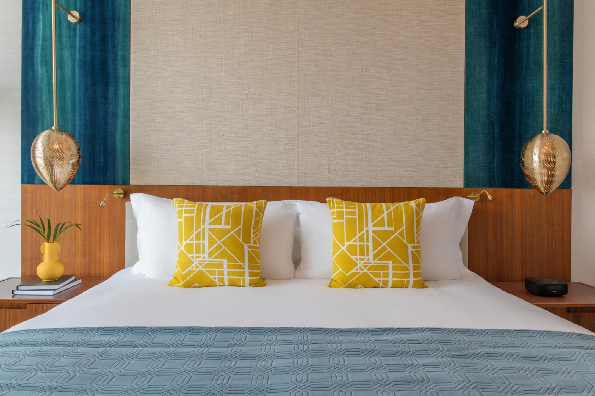 Abesq Doha Hotel And Residences, An Ihg Hotel Exterior photo A bed with cushions