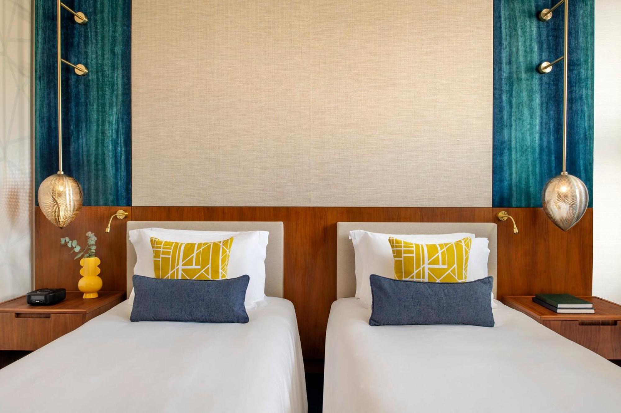 Abesq Doha Hotel And Residences, An Ihg Hotel Exterior photo Deluxe Room